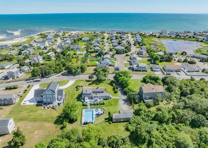 Coastal Escape: Pool, Pet-Friendly Near Beach