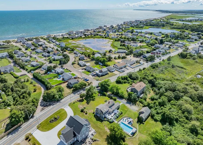 Coastal Escape: Pool, Pet-Friendly Near Beach